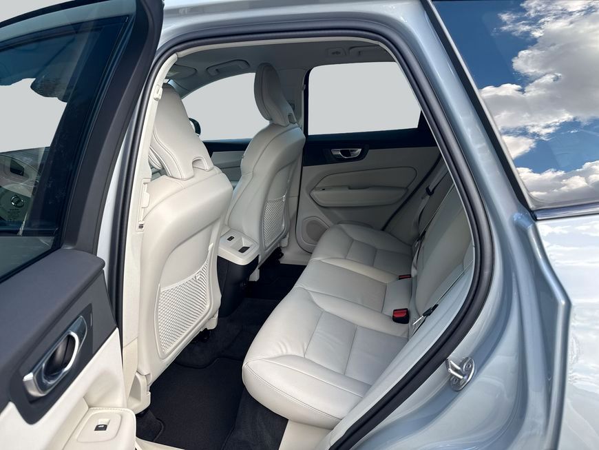 Volvo XC60 B5 B AWD Plus Dark