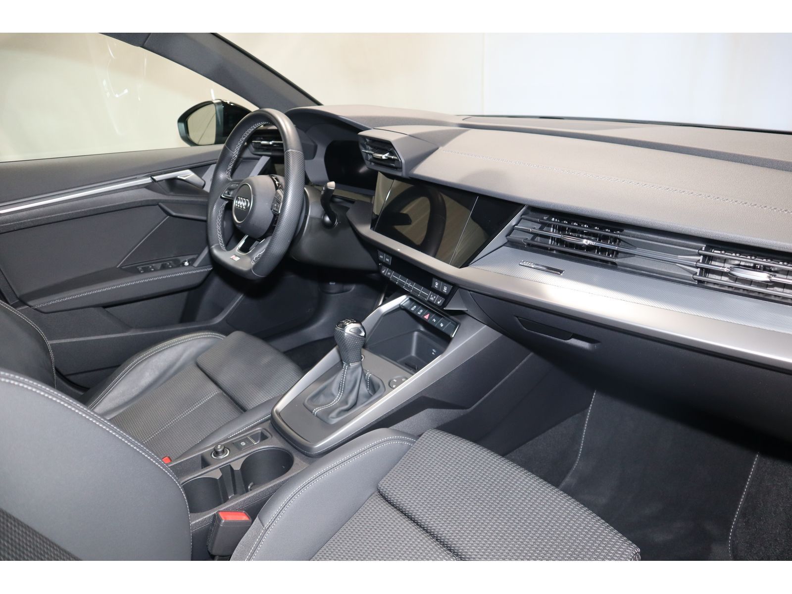 Audi A3 Sportback 35 TFSI S line - Samsaru's Car Outlet