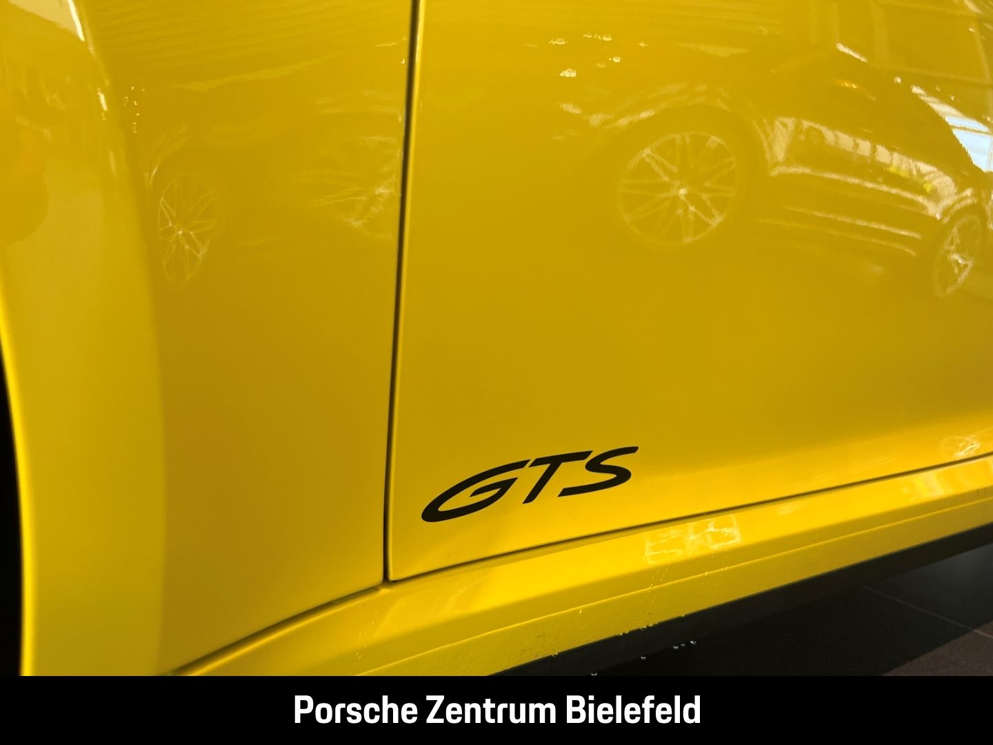 Porsche 992 911 Carrera 4 GTS Cabrio HA-Lenkung LED BOSE
