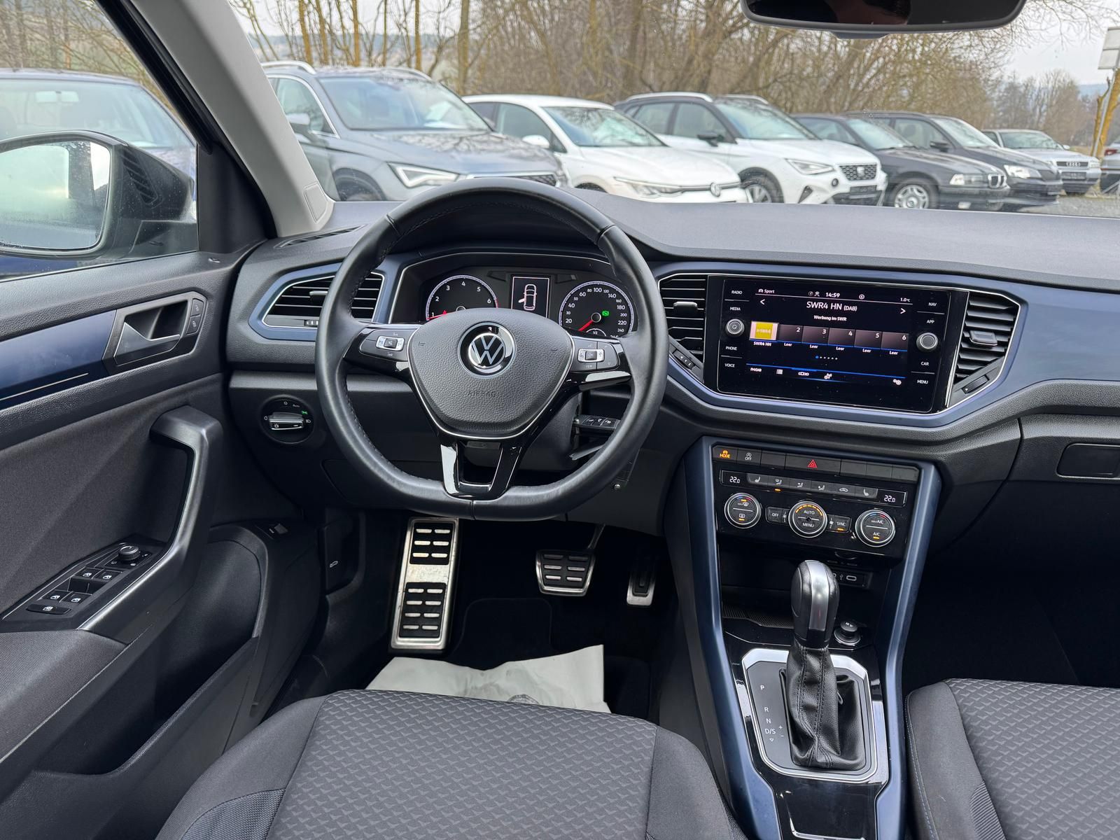 Volkswagen T-Roc 1.5 TSI DSG - Samsaru's Car Outlet