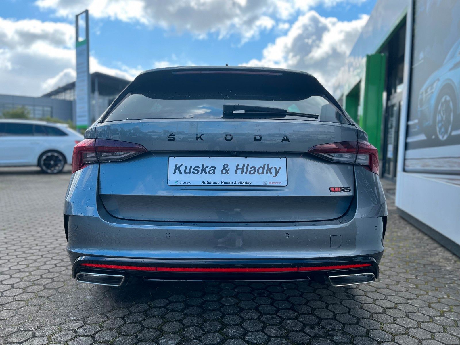 Skoda Octavia RS 2.0 TSI - Samsaru's Car Outlet