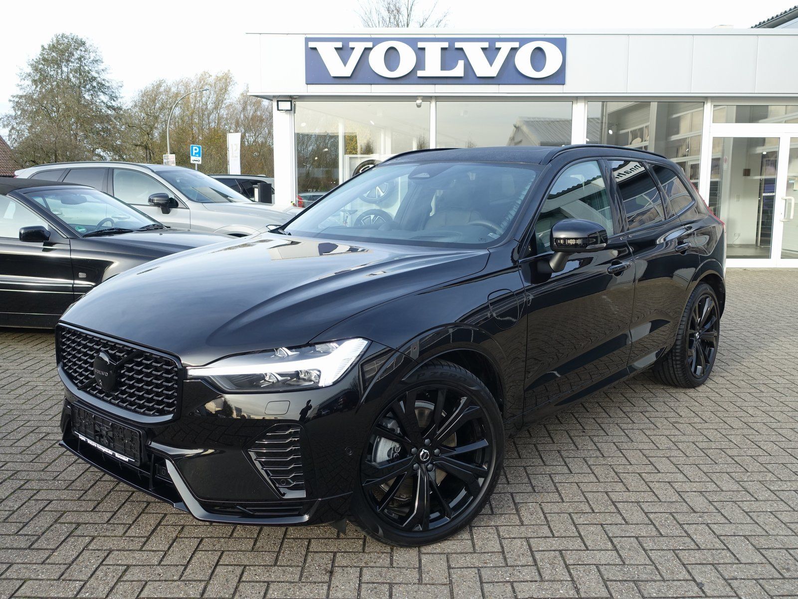 Volvo XC60 Black Edition Ultra T8 AWD/Massage/B&W/AHK