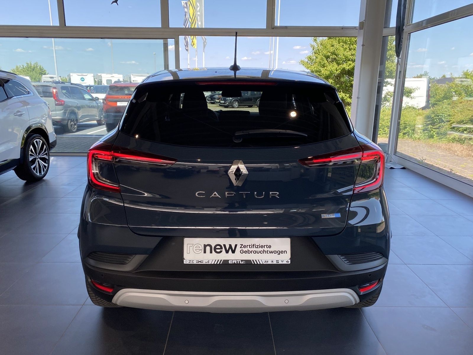 Renault Captur BUSINESS EDITION E-TECH Plug-in - Samsaru's Car Outlet