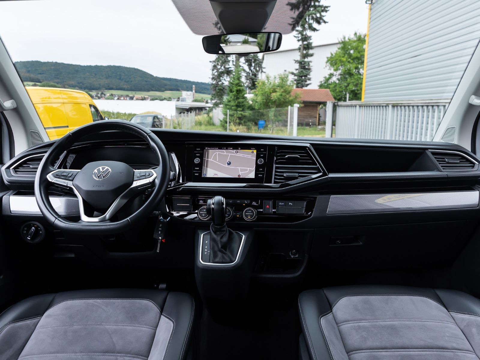Volkswagen T6 Multivan - Samsaru's Car Outlet