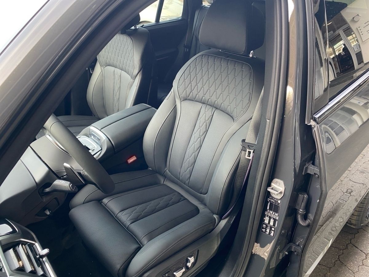 BMW X5 xDrive40d M-Sport B&W KeyLess Pano AHK Air LE