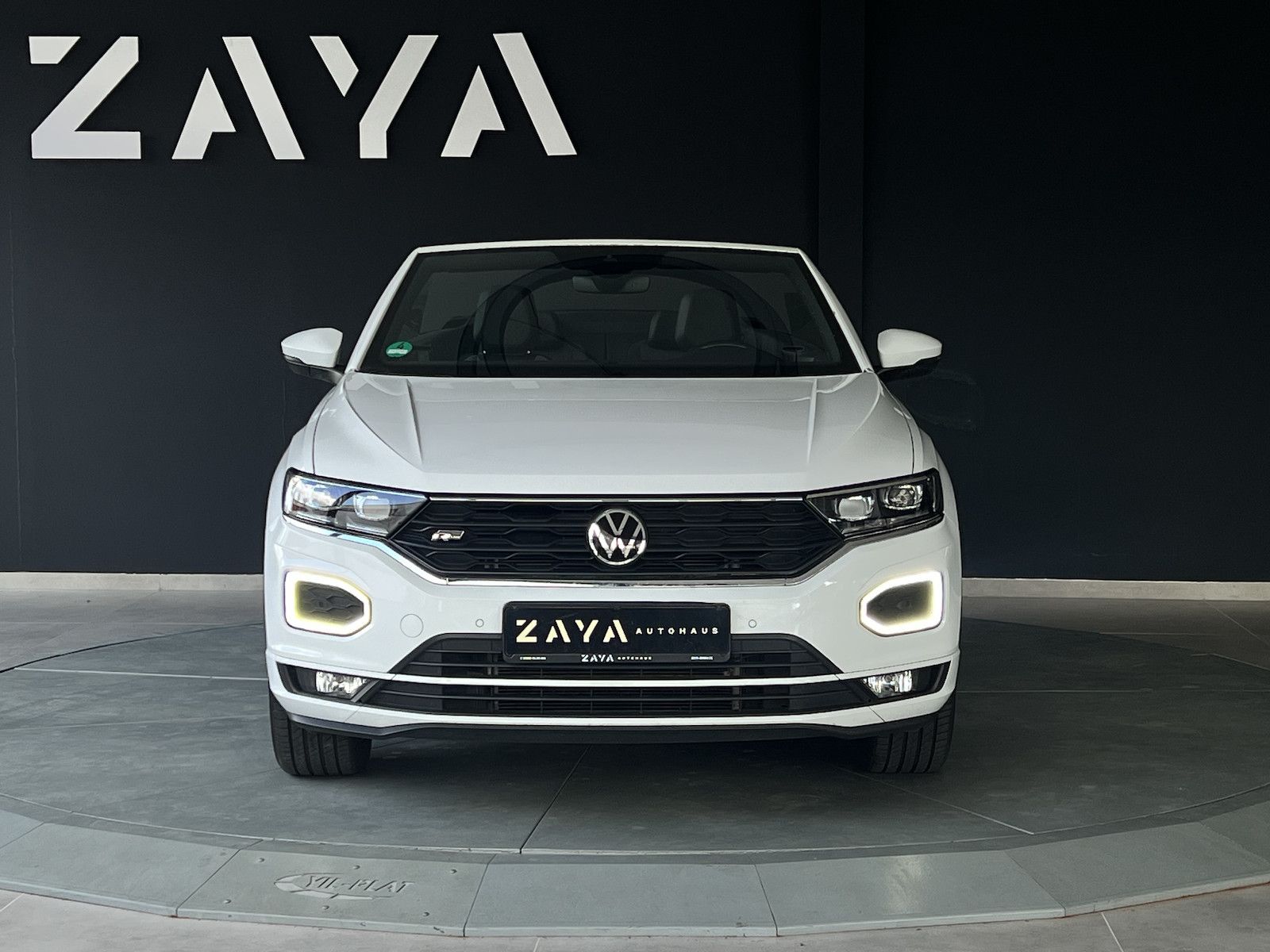 Volkswagen T-Roc 1.5 TSI R-Line - Samsaru's Car Outlet