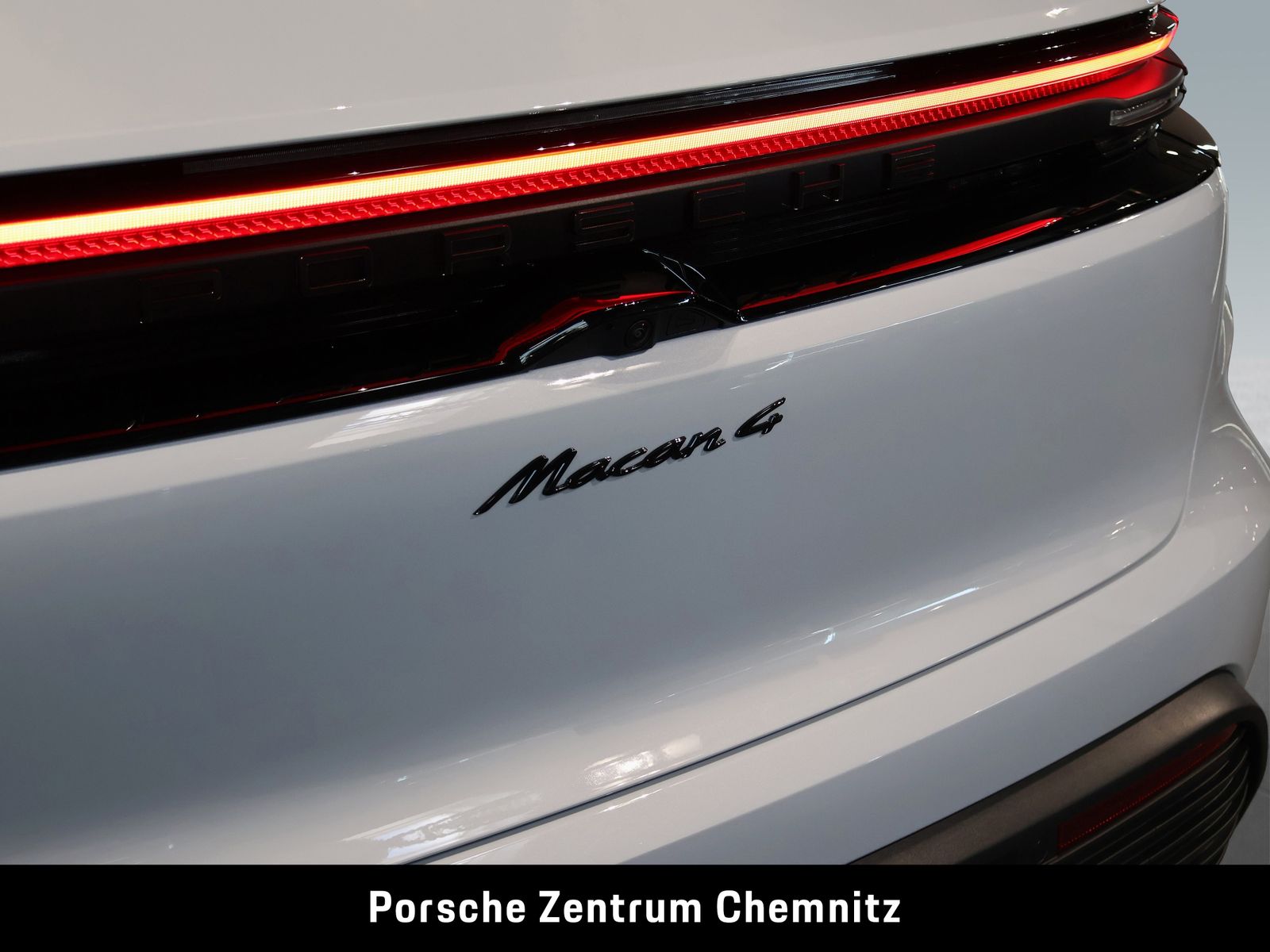 Porsche Macan 4 Electric BEV!;Pano;Luft;BOSE