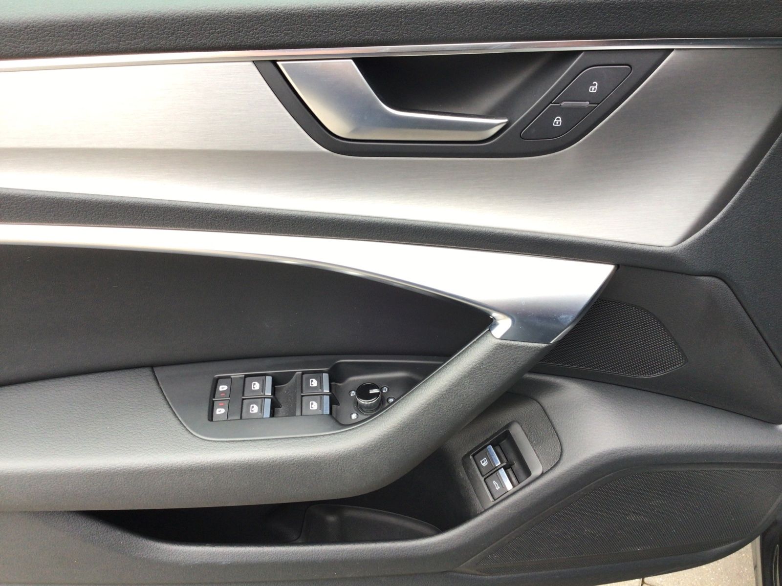 Audi A6 Avant 55 TFSIe quattro S-tronic - Samsaru's Car Outlet