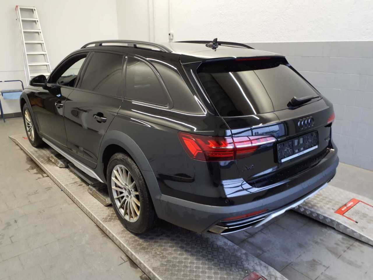 Audi A4 allroad 40 TDI Black AHK Kamera VCplus Navi S