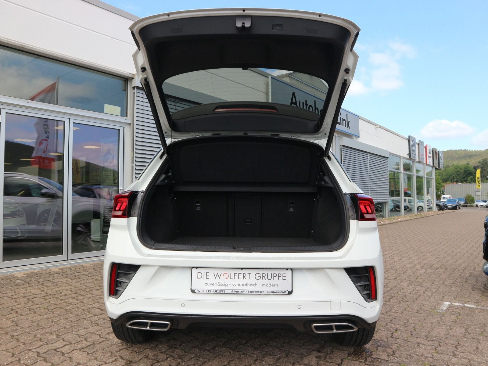 Volkswagen T-Roc R-Line 1.5 TSI DSG - Samsaru's Car Outlet