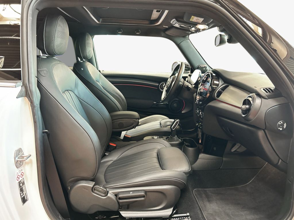 MINI Cooper SE MINI Yours Trim - Samsaru's Car Outlet