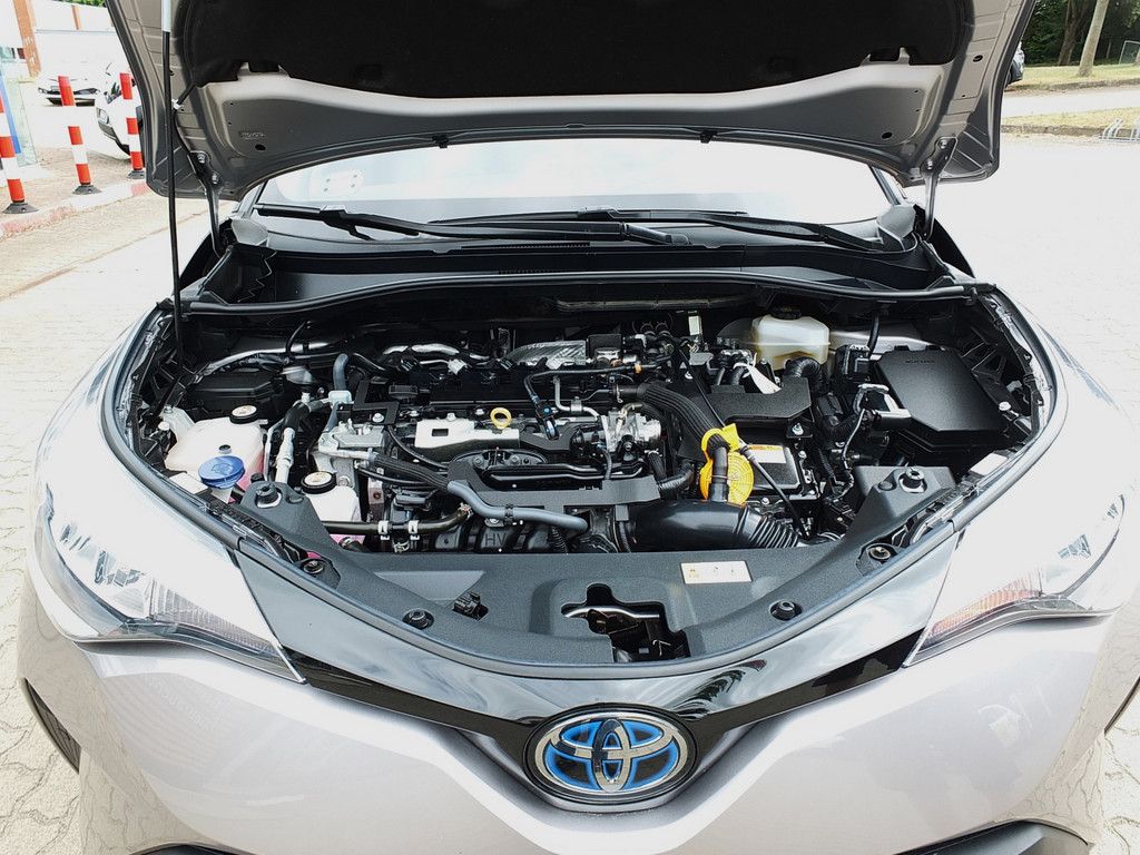 Toyota C-HR 2.0 Hybrid Team - Samsaru's Car Outlet