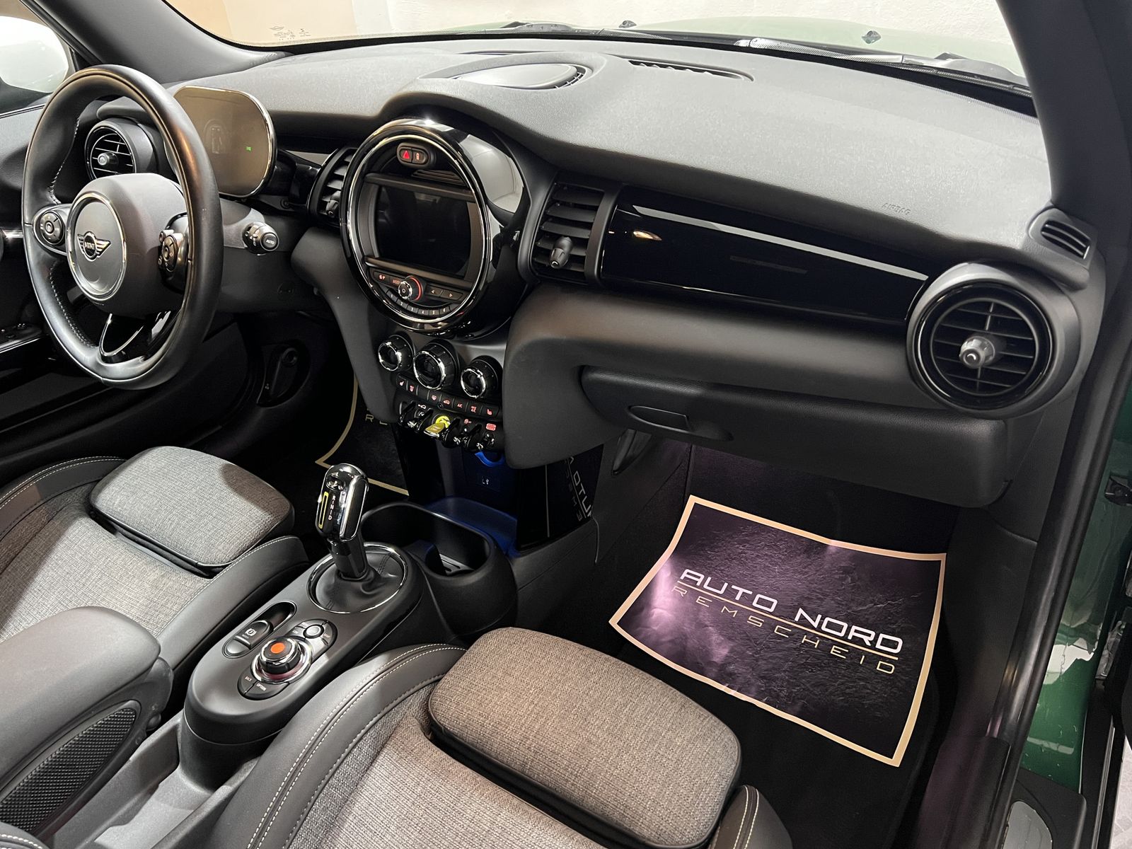 MINI Cooper SE Trim - Samsaru's Car Outlet