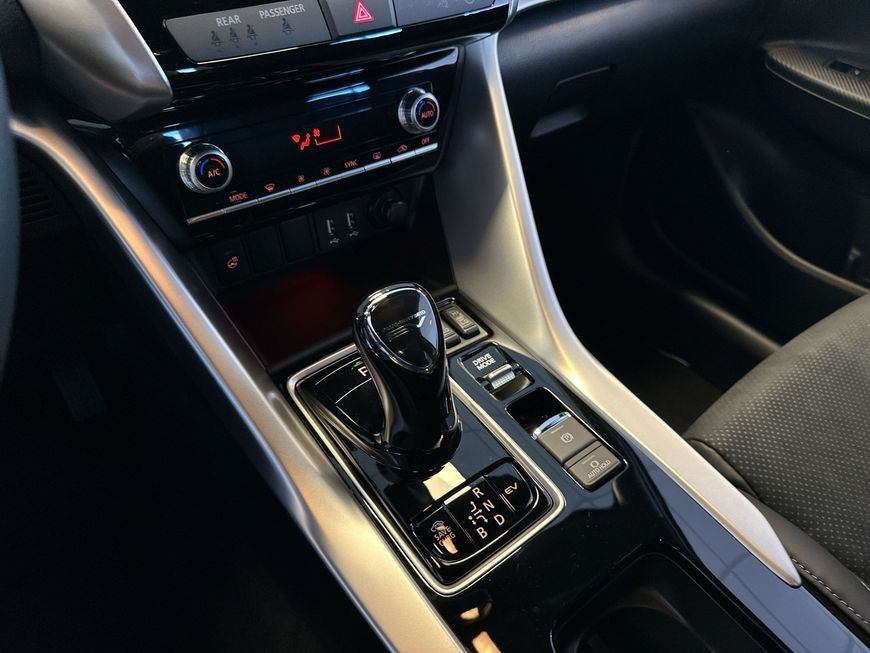 Mitsubishi Eclipse Cross Plug-In Hybrid 4WD Select*Vorführw