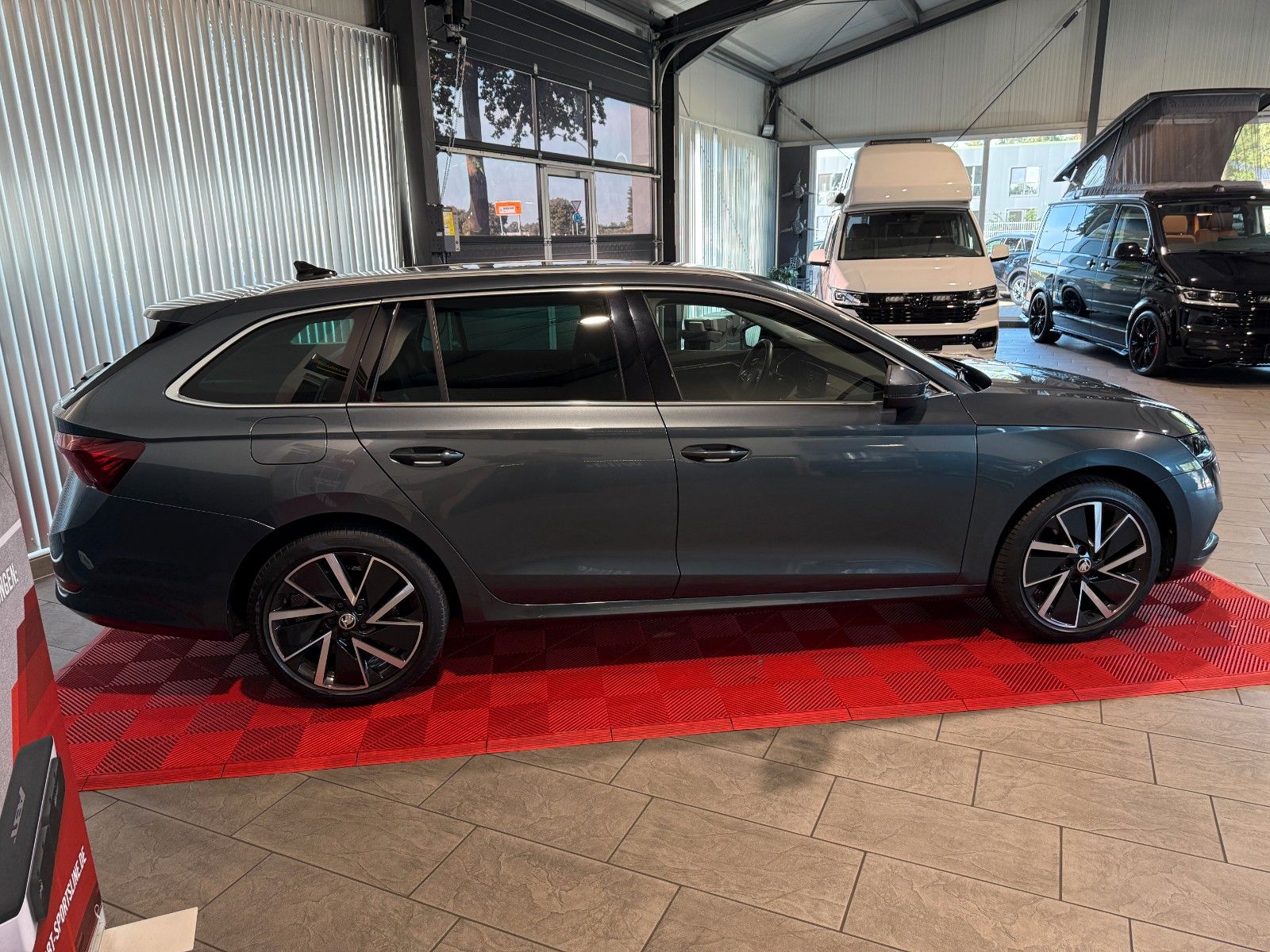 Skoda Octavia Combi First Edition iV - Samsaru's Car Outlet