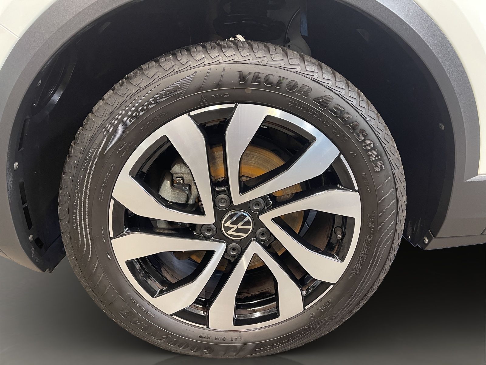 Volkswagen T-Roc 1.0 TSI Active - Samsaru's Car Outlet