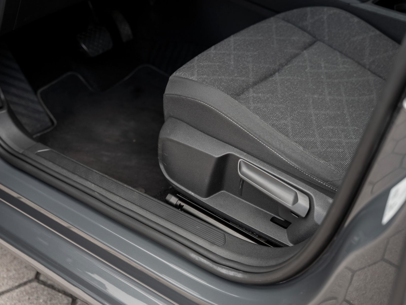 Volkswagen Golf Life 1.5 eTSI DSG - Samsaru's Car Outlet