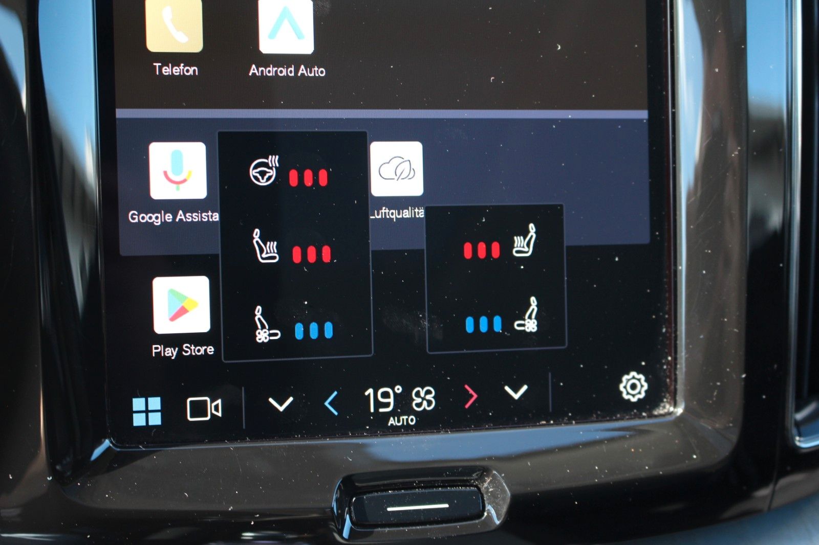 Volvo XC60 B5 Benzin Ultra Dark Massage Sitze