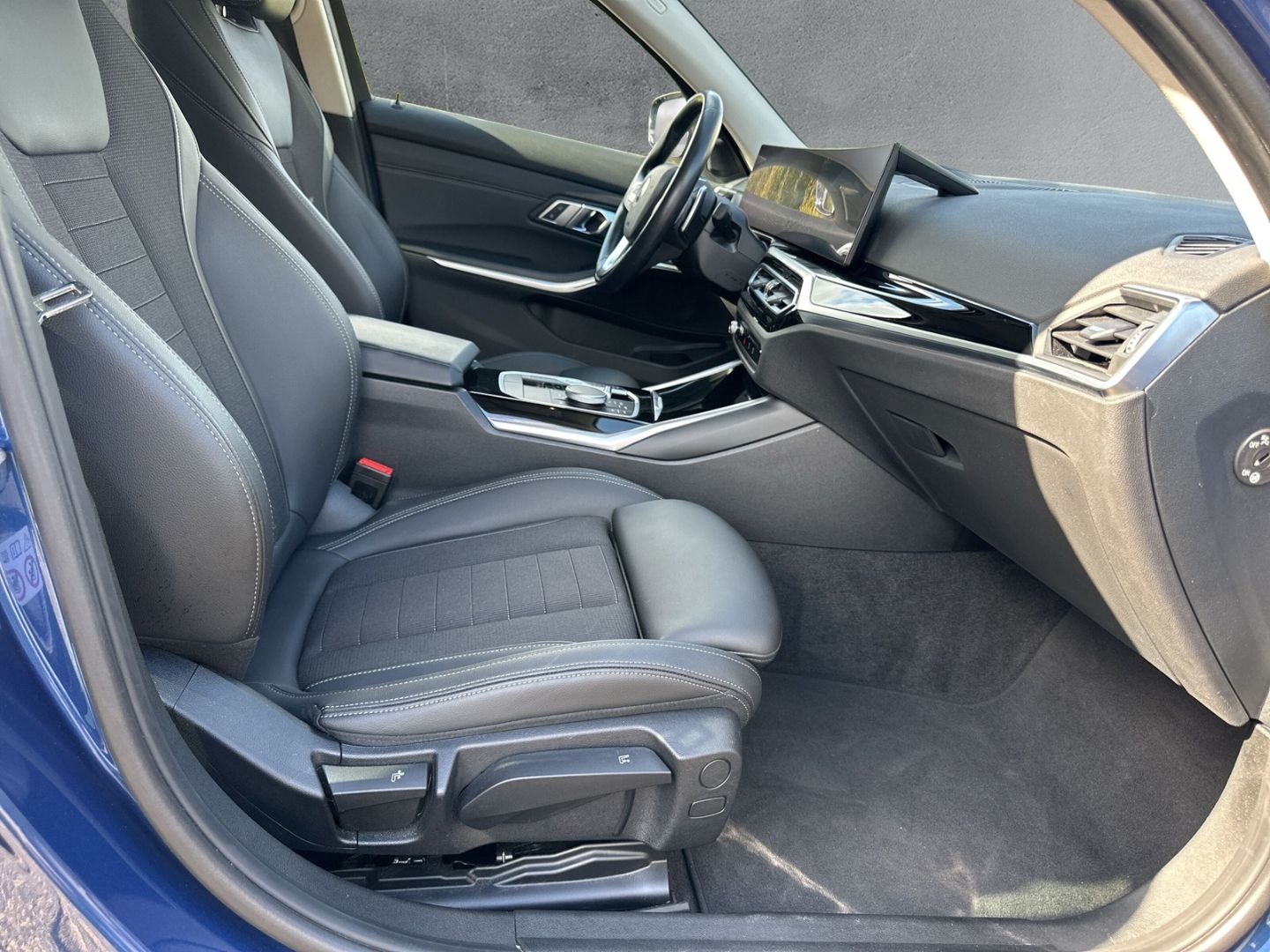 BMW 320 d xDRIVE AUTOMATIK LC PROF NAVI LED PDC HiFi