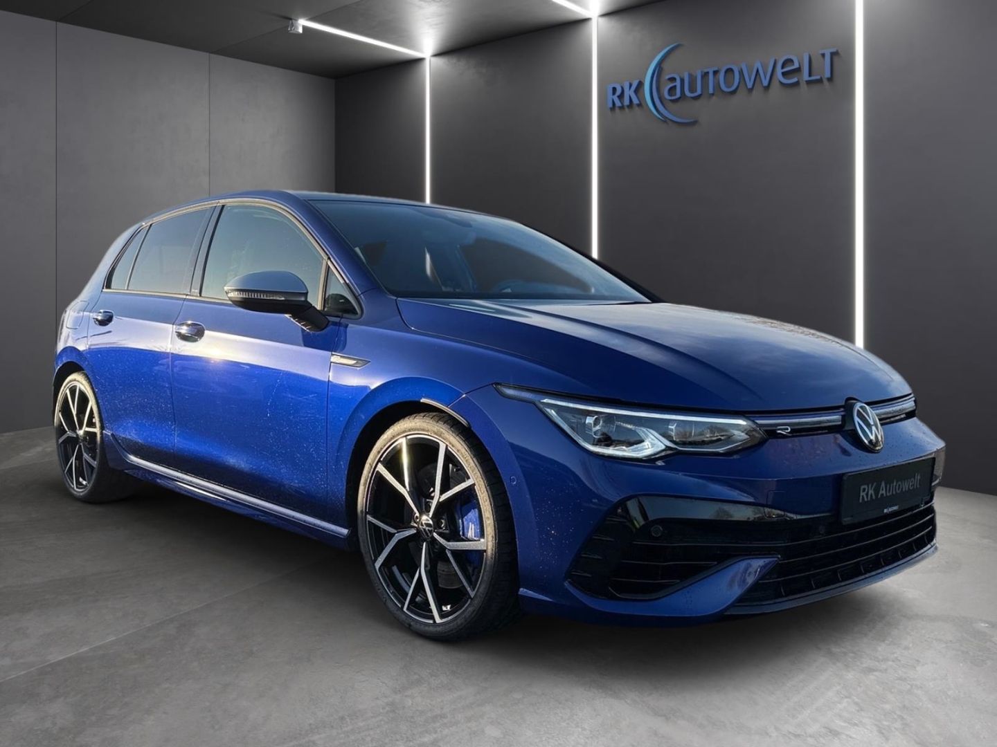 Volkswagen Golf VIII R 2.0 TSI 4Motion - Samsaru's Car Outlet