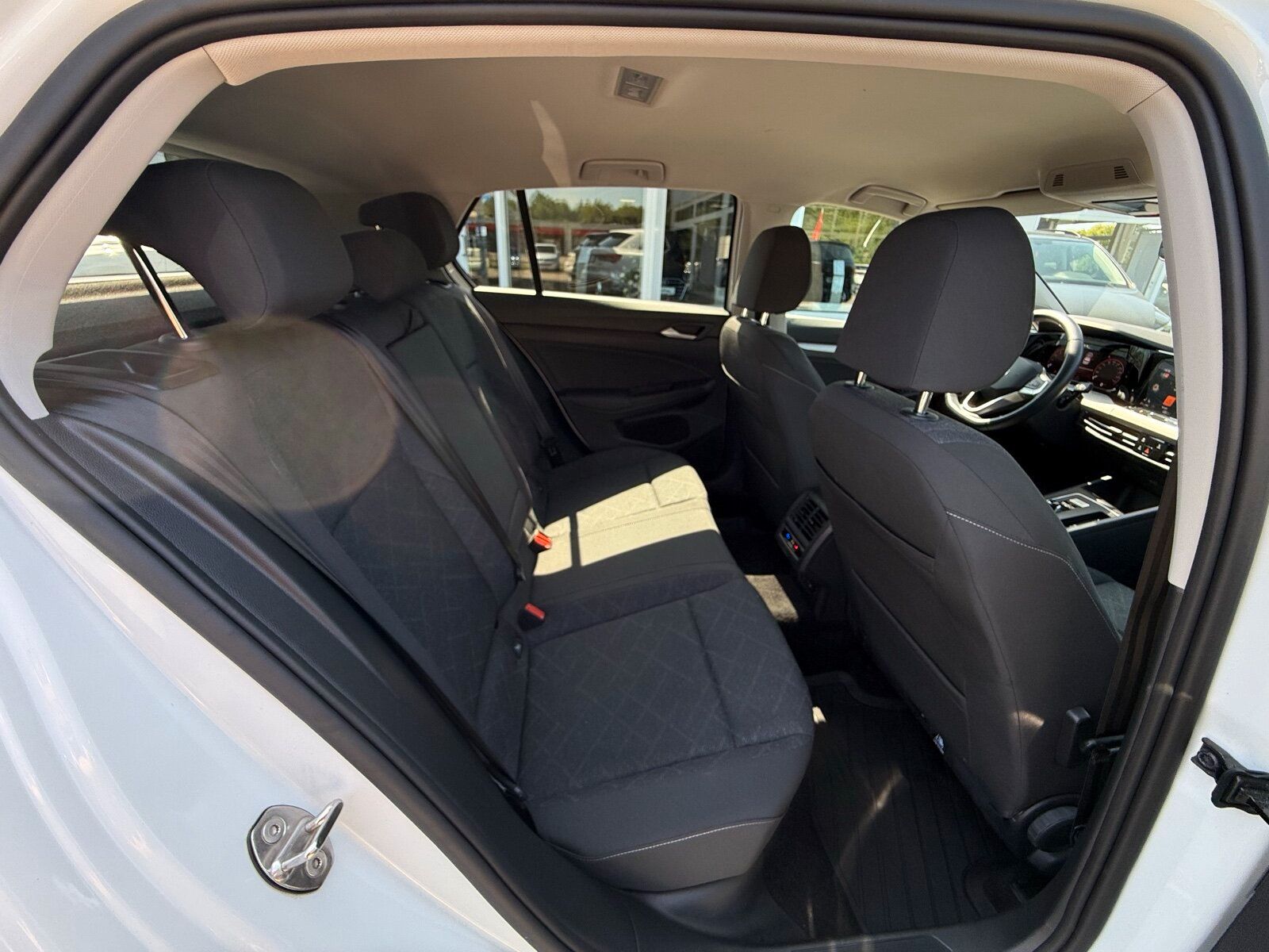 Volkswagen 1.5 eTSI Life - Samsaru's Car Outlet
