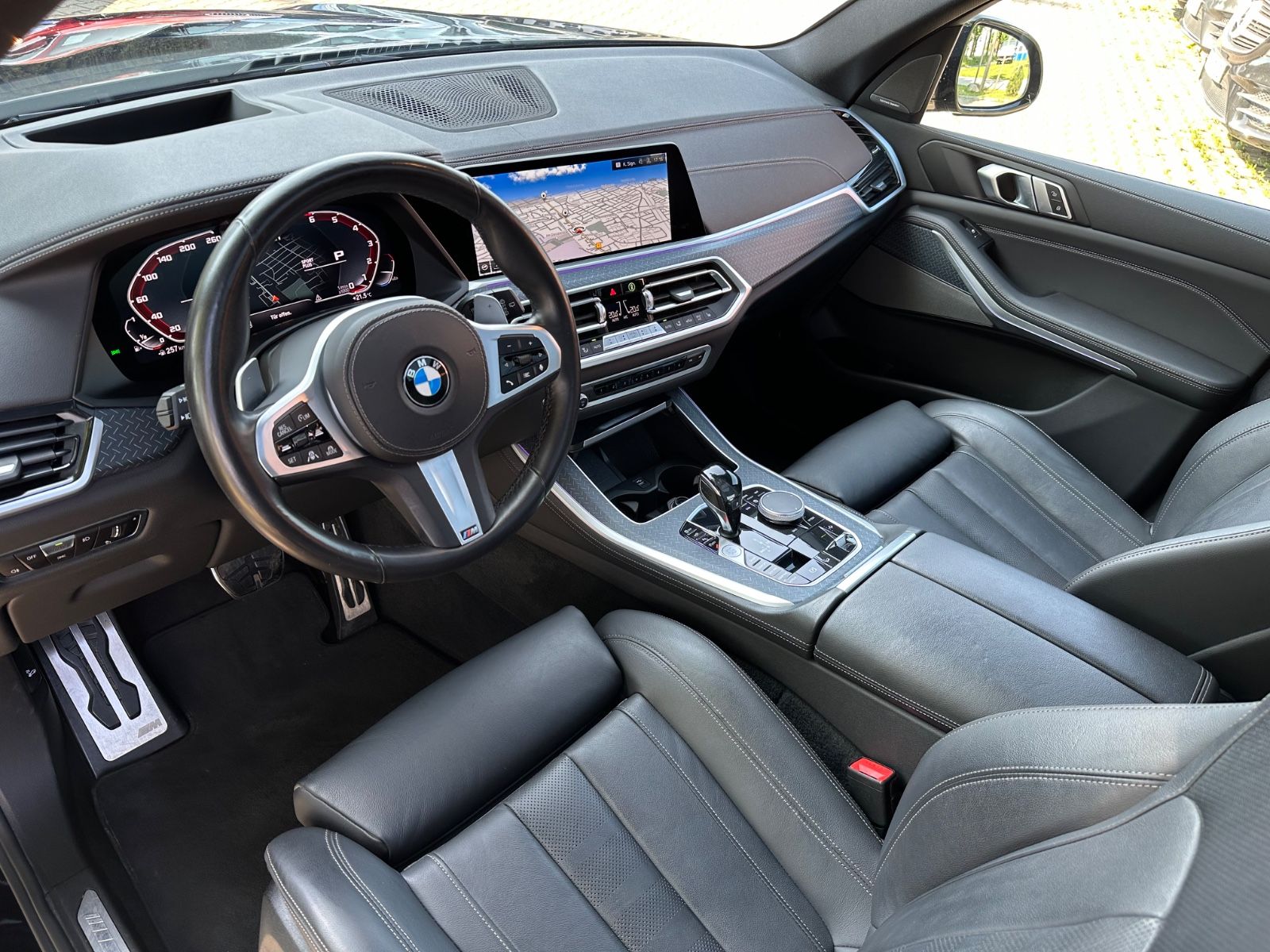 BMW X5 M50i SAG Navi Leder Panor. 360° Laser AHK 22"