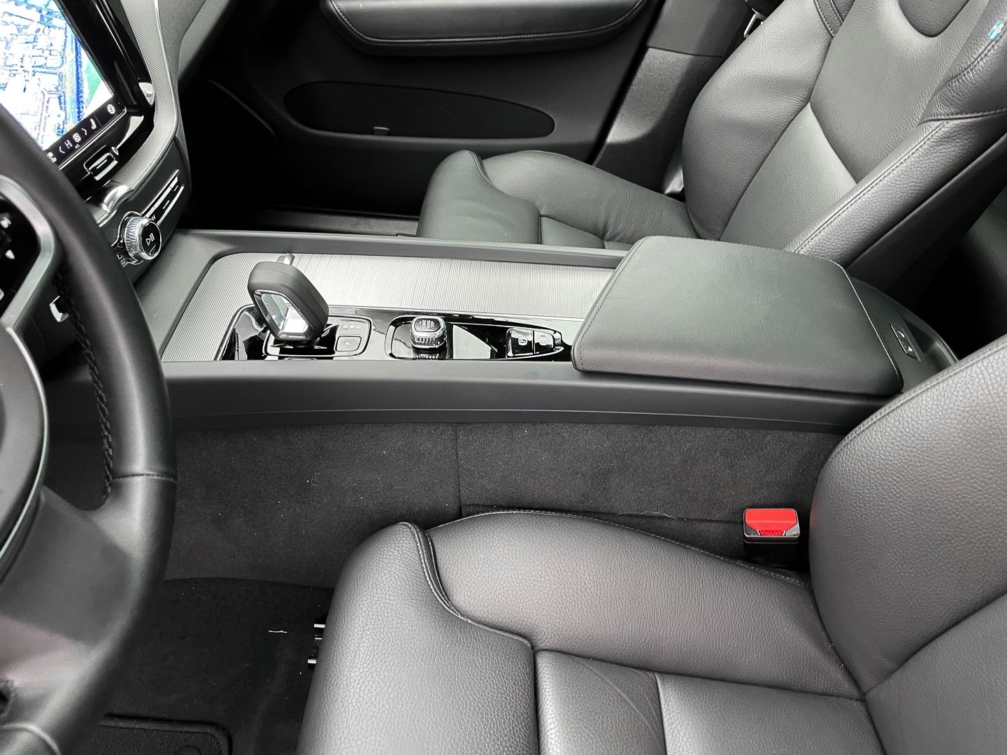 Volvo XC60 Plus Dark Recharge Plug-In Hybrid AWD T8 Tw