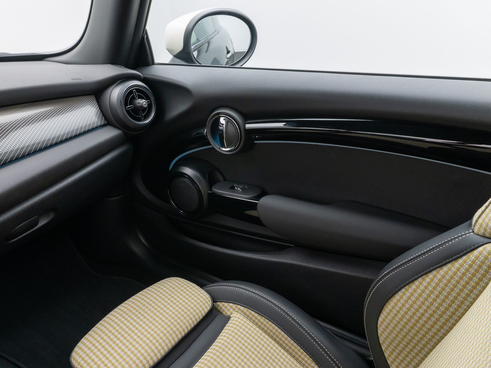 MINI COOPER SE Resolute Edition - Samsaru's Car Outlet