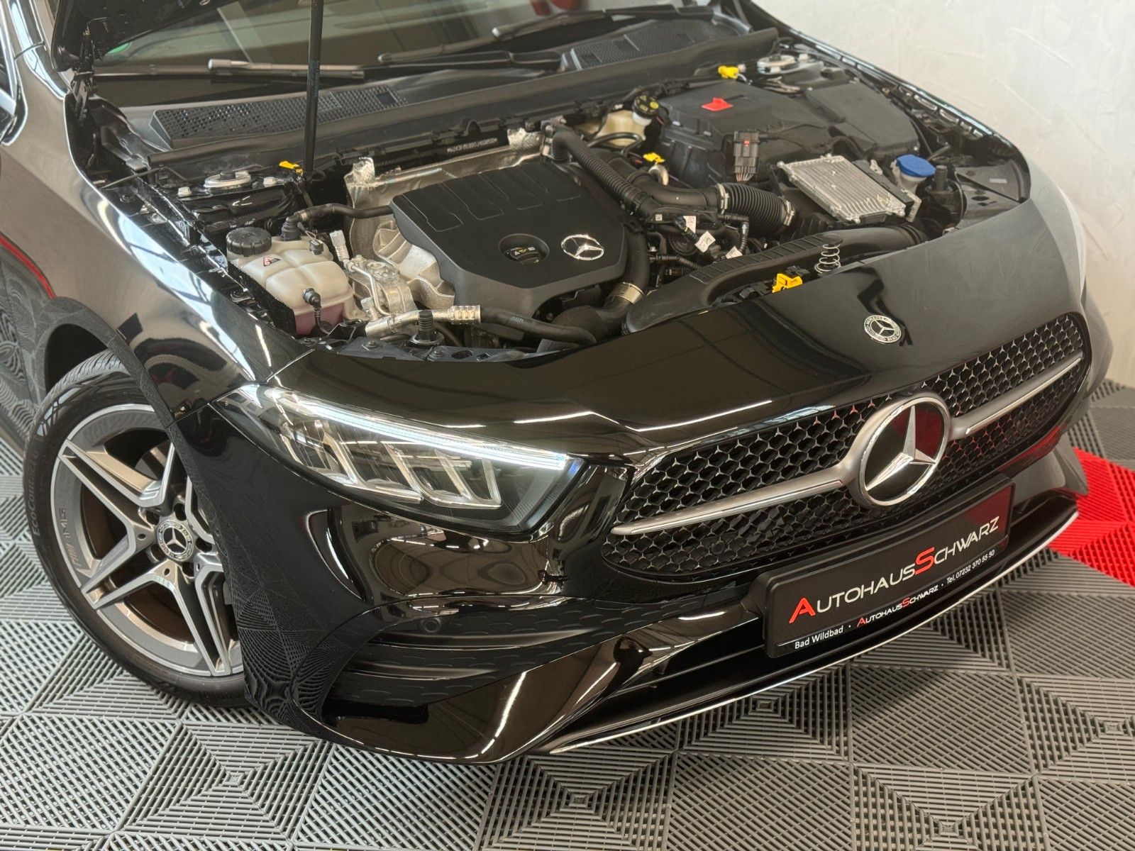 Mercedes-Benz A180 AMG Line - Samsaru's Car Outlet