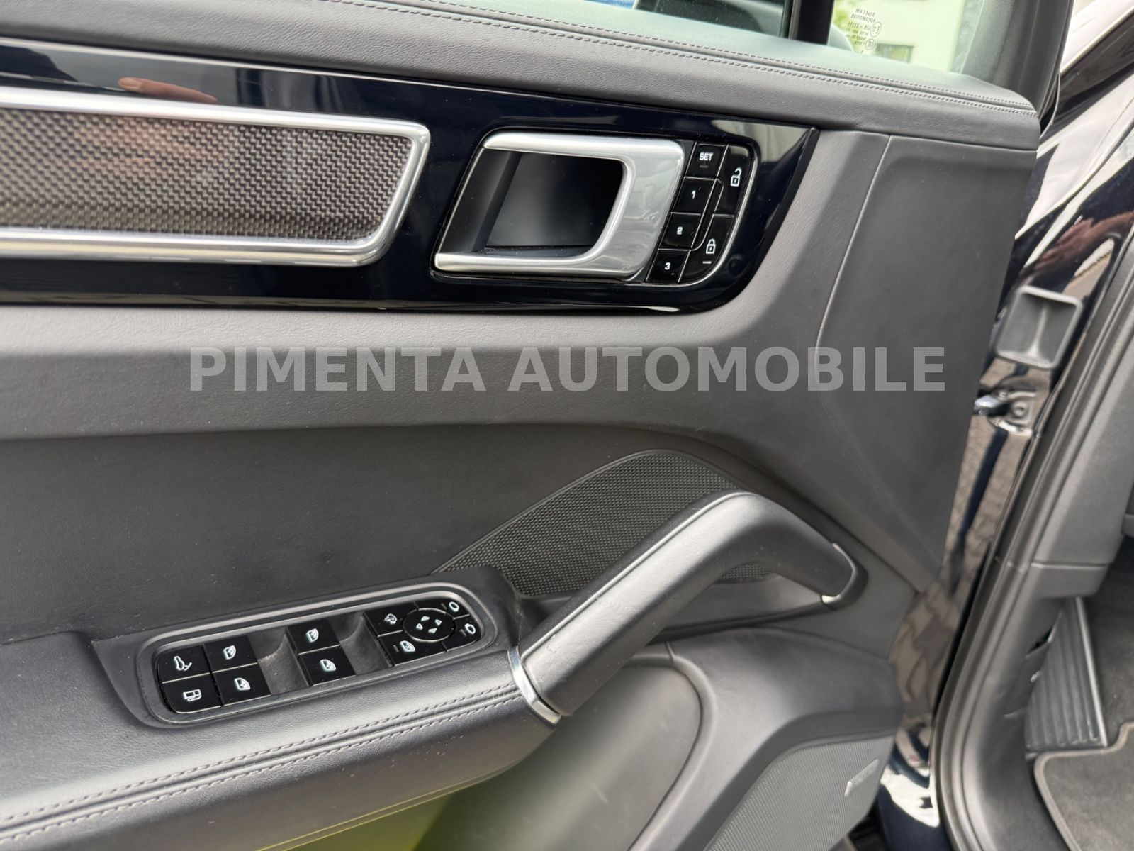Porsche Cayenne E-Hybrid BLACK 22" APPROVED AHK LUFT PAN
