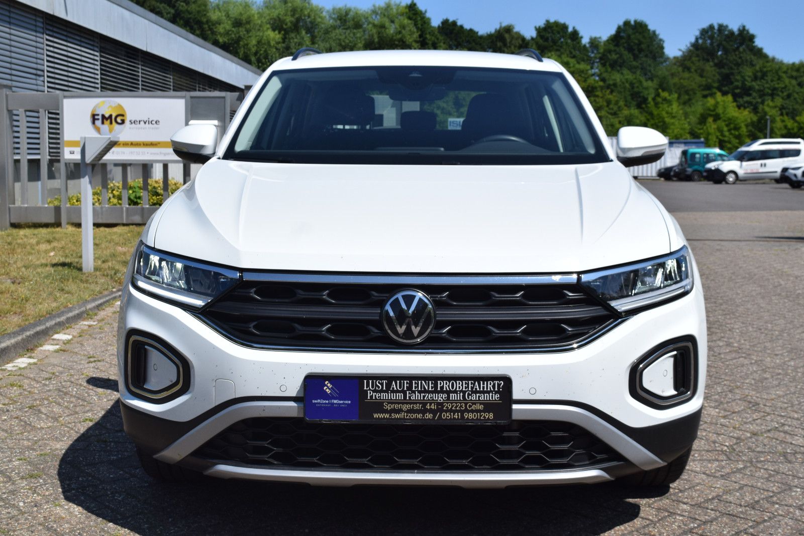 Volkswagen T-Roc Life - Samsaru's Car Outlet