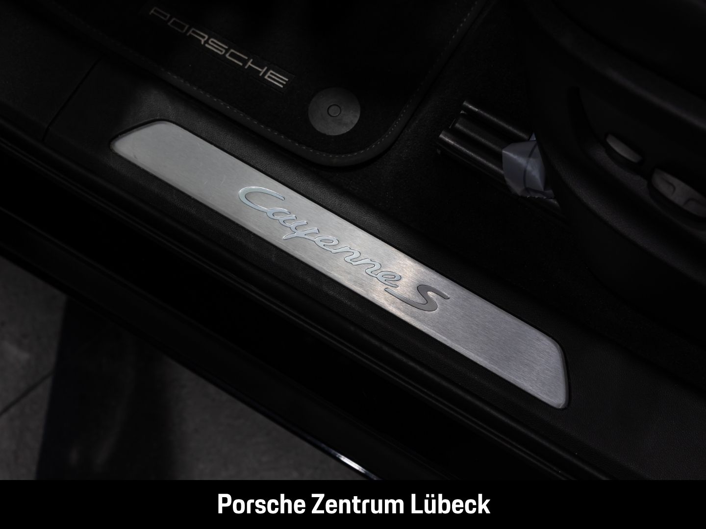 Porsche Cayenne S Coupe Hinterachslenkung Head-Up