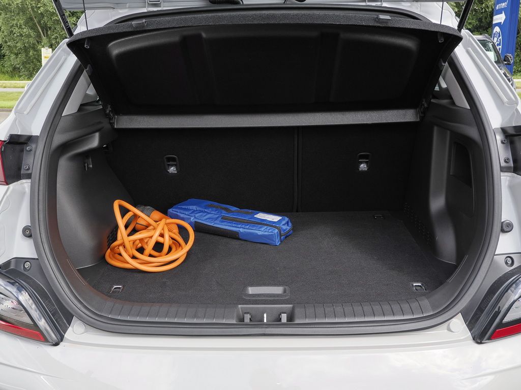 Hyundai KONA SELECT ELEKTRO 2WD - Samsaru's Car Outlet
