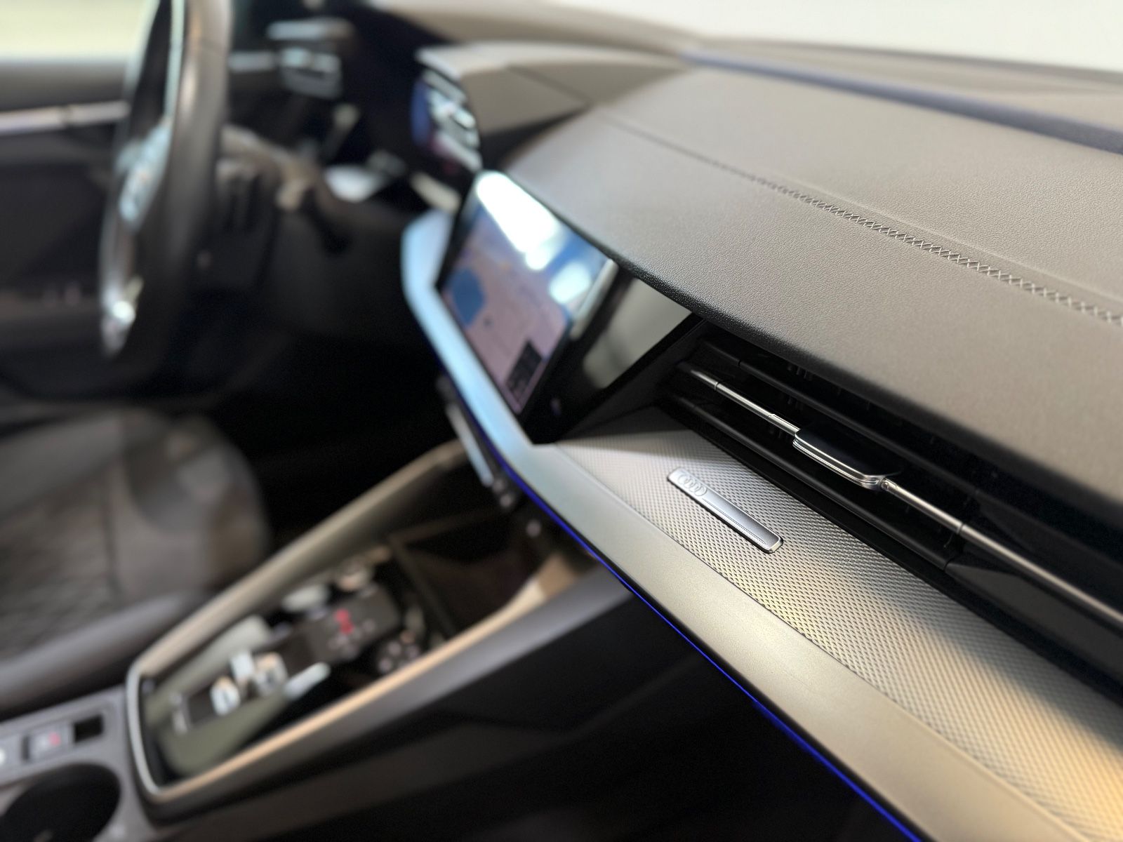 Audi A3 Limousine 35 TFSI S line Pano Kam ACC black