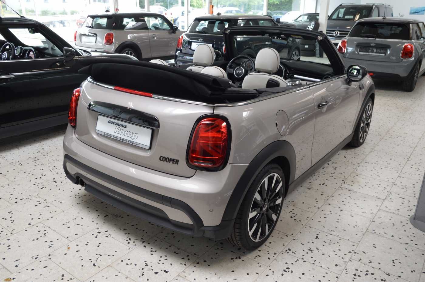 MINI CABRIO Cooper Classic - Samsaru's Car Outlet