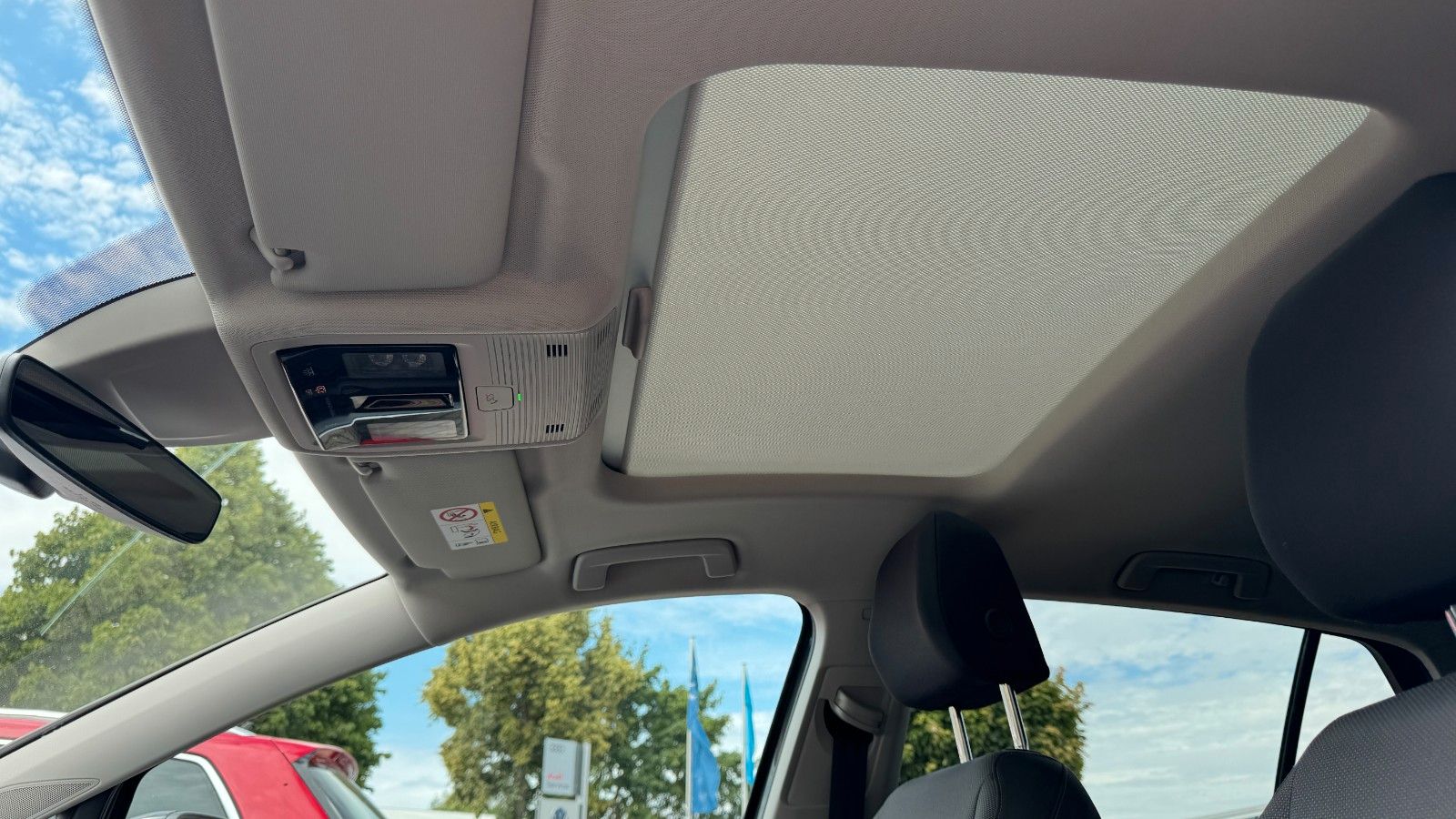 Volkswagen Golf VIII Lim. Style eTSI - Samsaru's Car Outlet