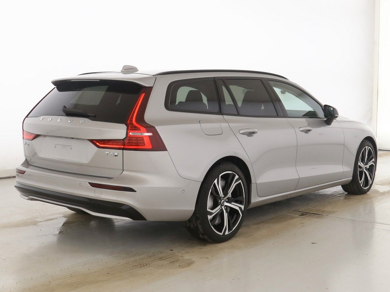Volvo V60 T6 Plus Dark Recharge Plug-In Hybrid AWD