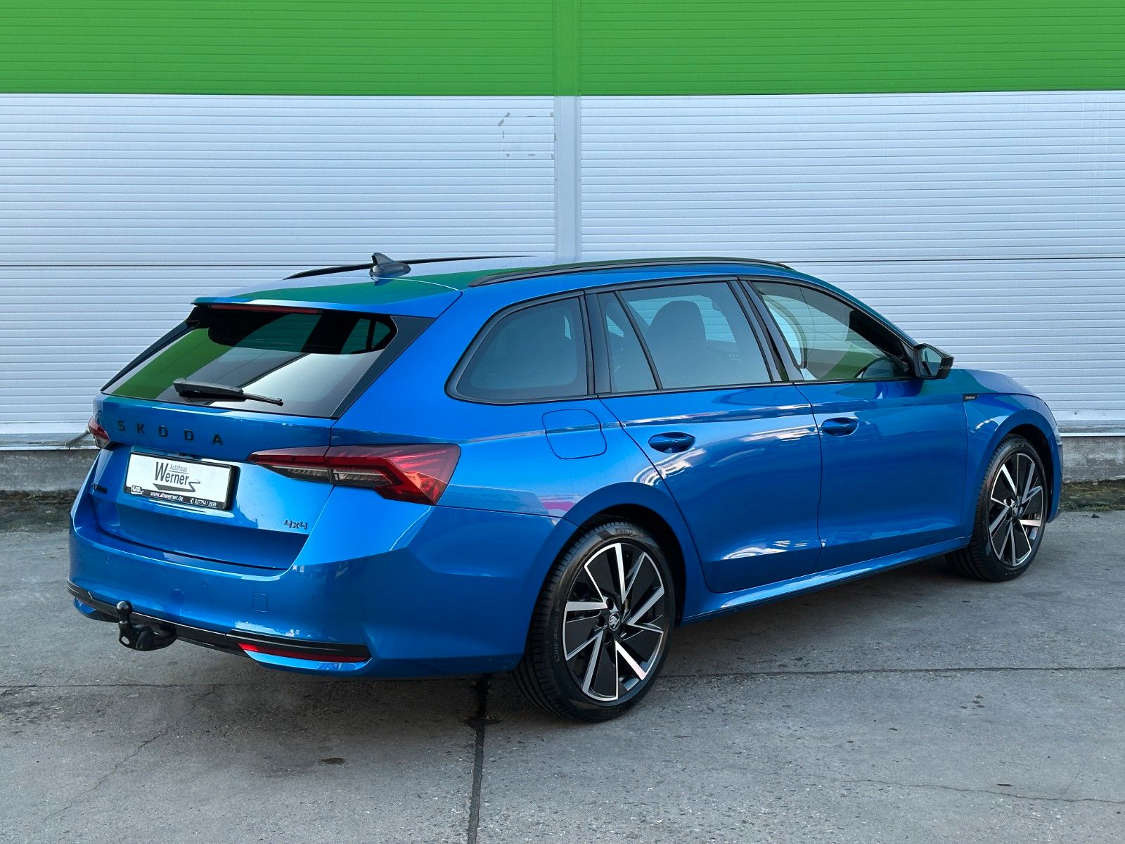 Skoda 204PS 4x4 DSG Sportline NAVI KAMERA eHK LM18"AHK
