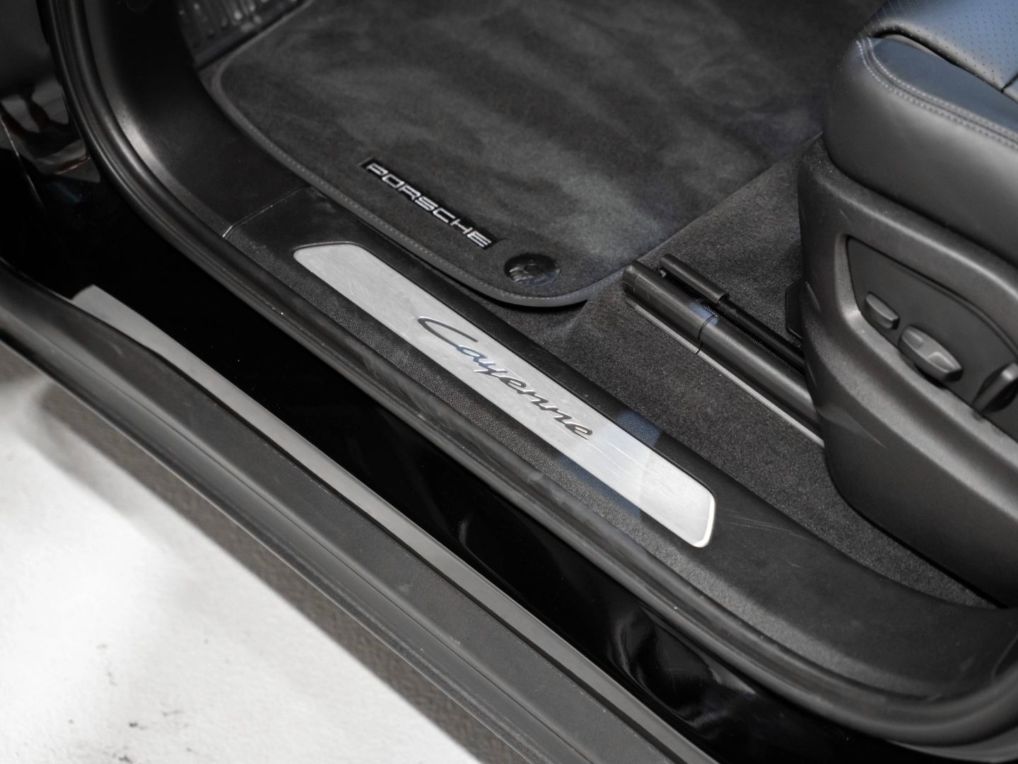 Porsche Cayenne Coupe PDCC Luftfederung InnoDrive BOSE