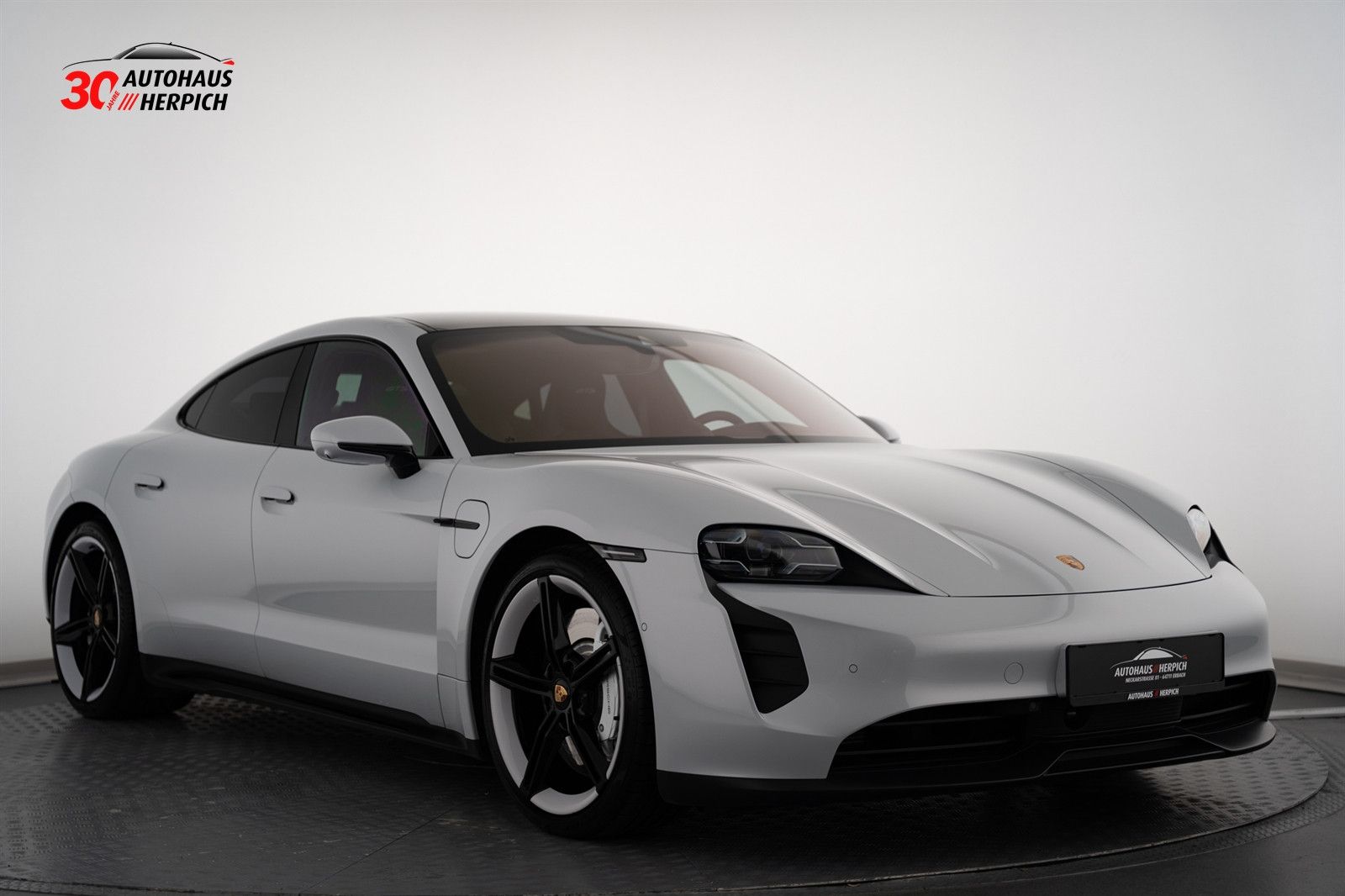 Porsche Taycan GTS 21" Matrix HAL Pano HUD InnoD Approve