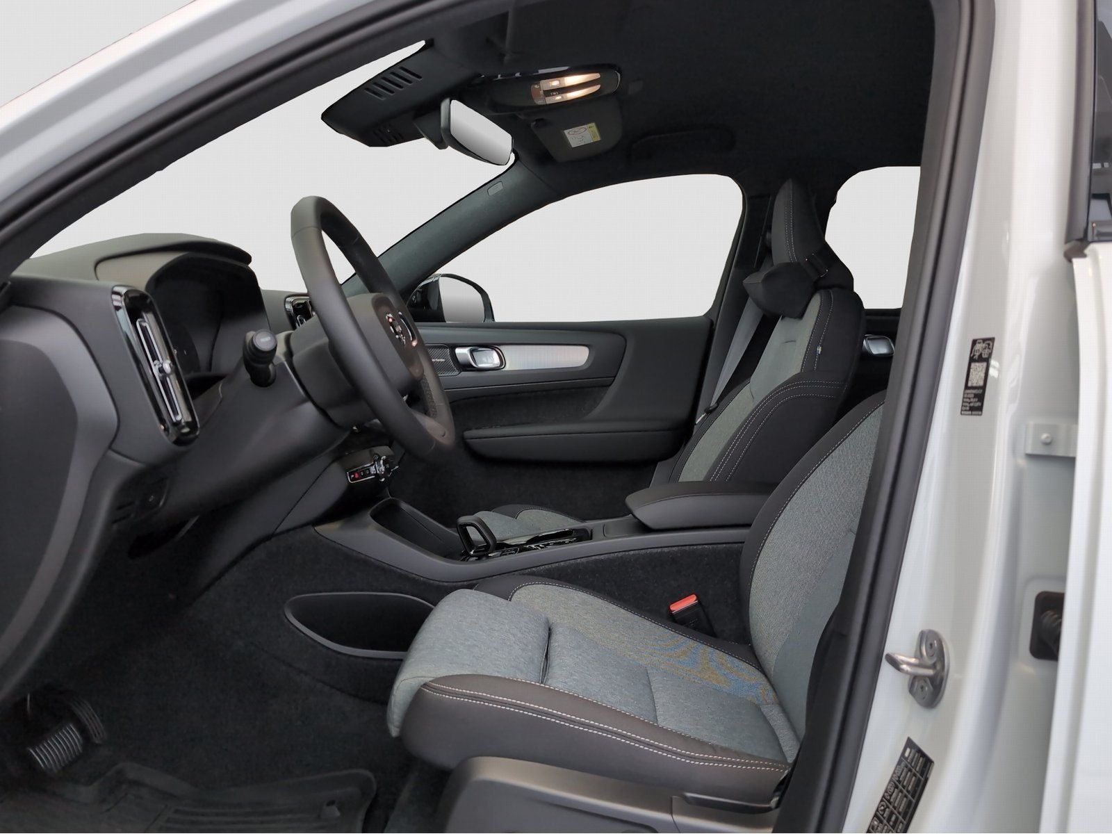 Volvo XC40 B3 Plus Dark - Samsaru's Car Outlet