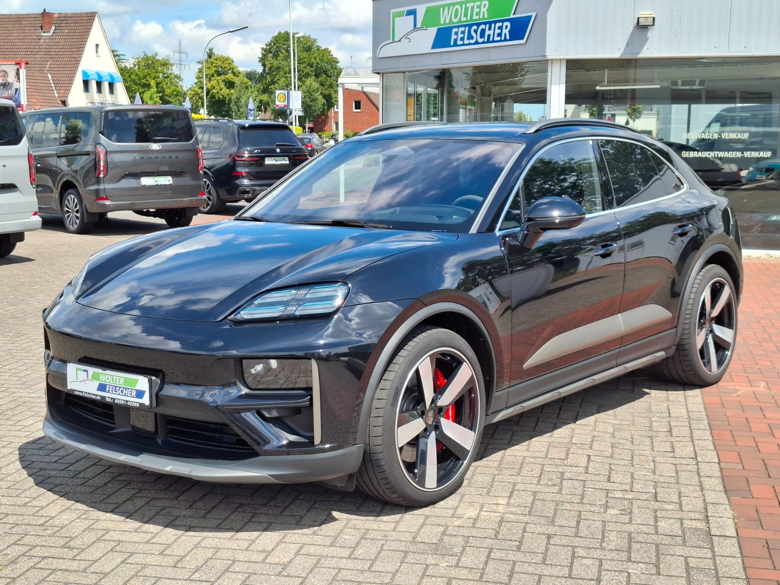 Porsche Macan E Turbo Burmester Sitzlüftung  HA-Lenkung