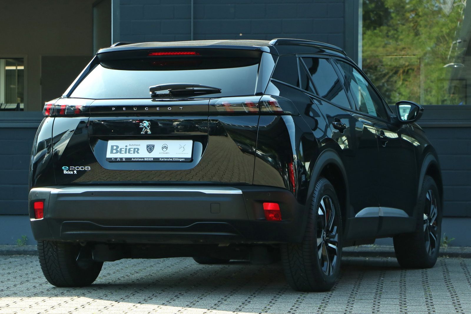 Peugeot E-2008 e-Allure - Samsaru's Car Outlet