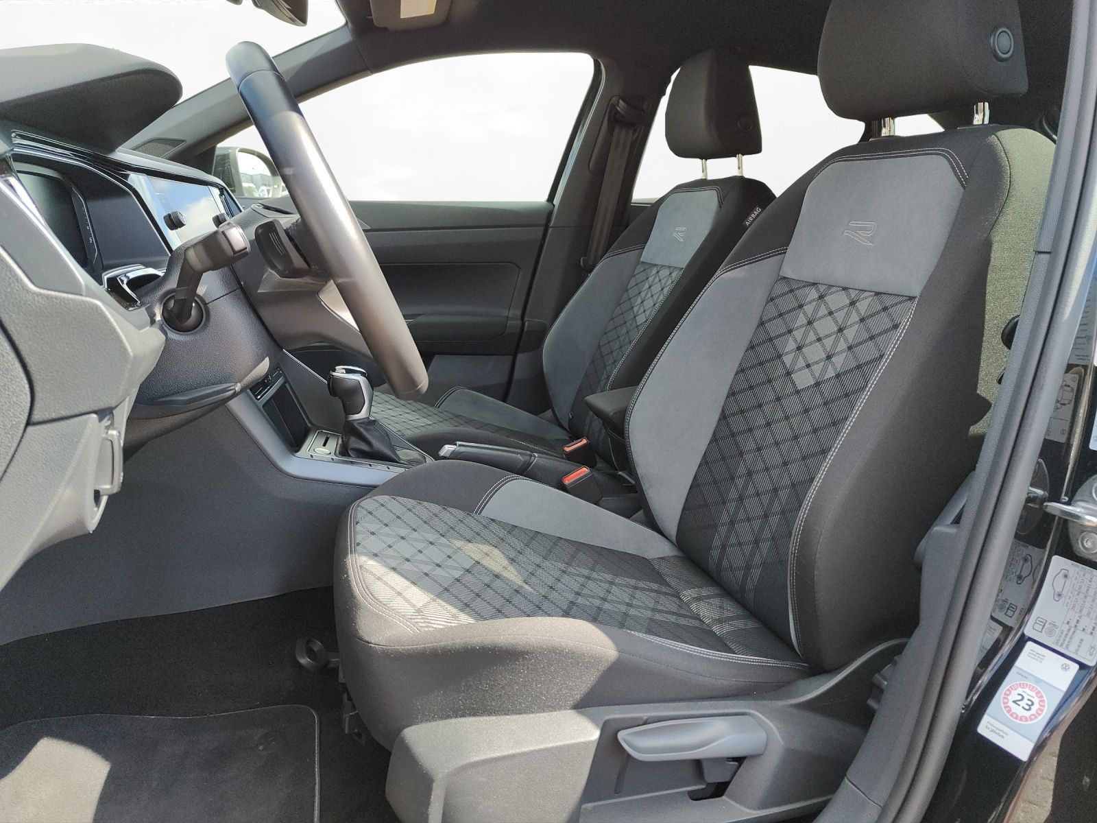 Volkswagen Taigo 1.5 TSI R-Line - Samsaru's Car Outlet