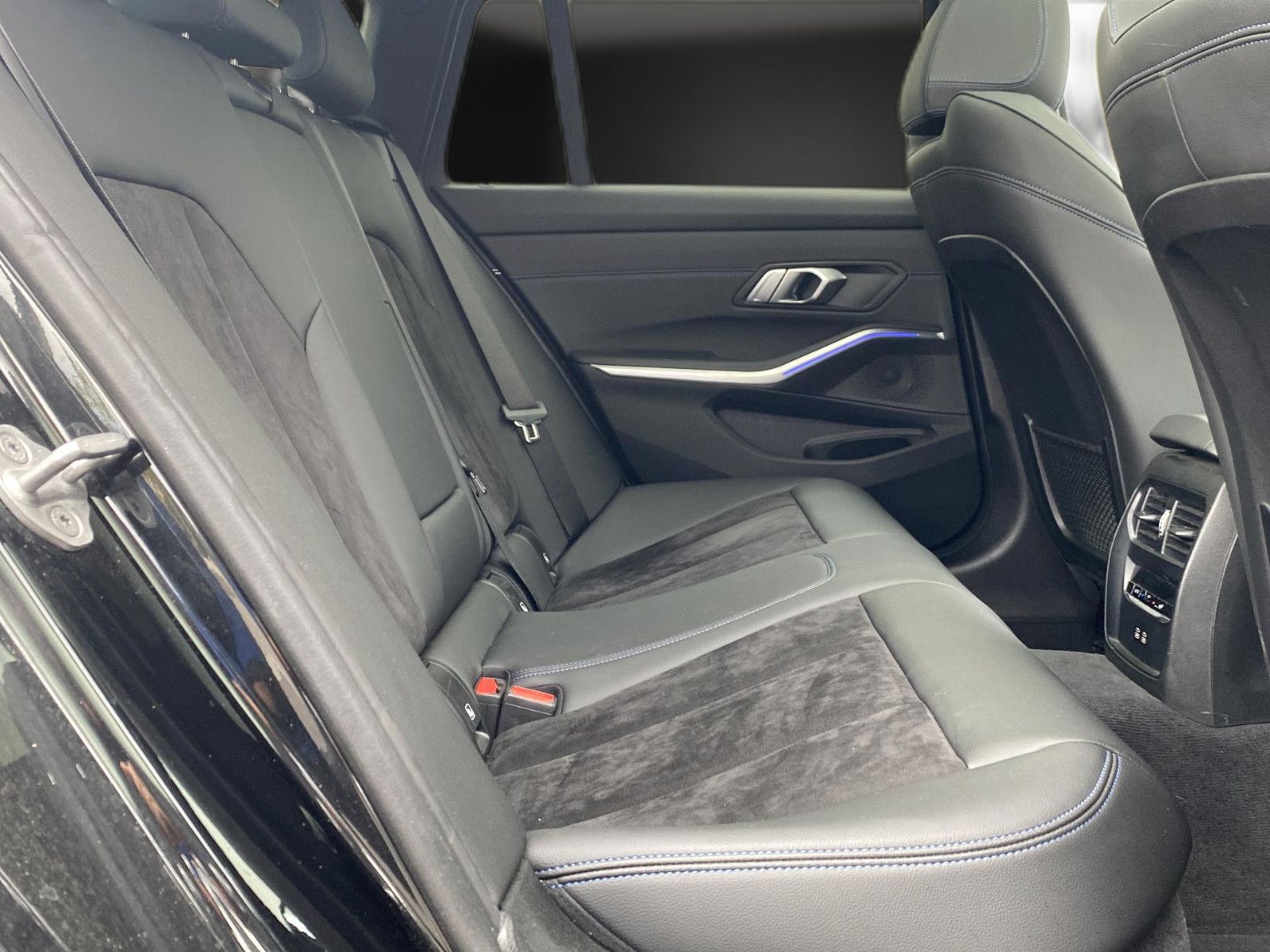 BMW 320 d xD M Sport - Samsaru's Car Outlet