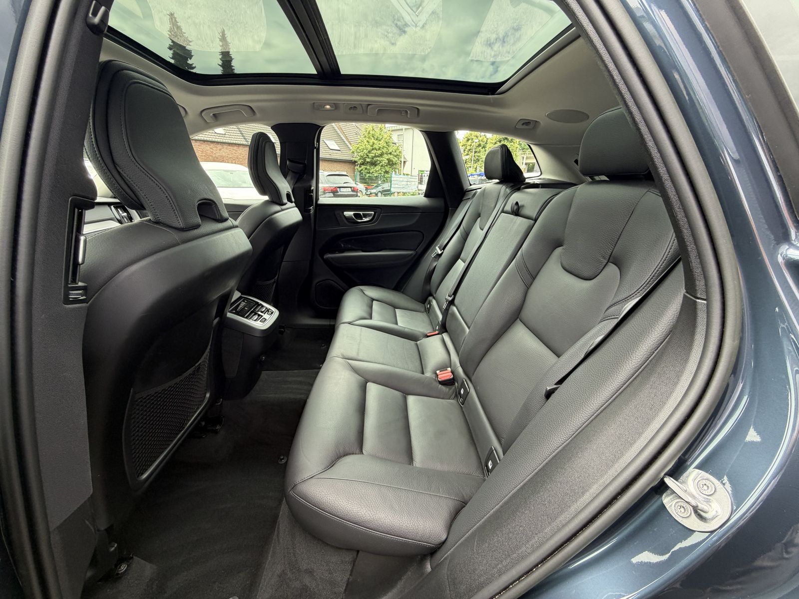 Volvo XC60 B5 D AWD Ultimate Dark ACC / PANO / RFK