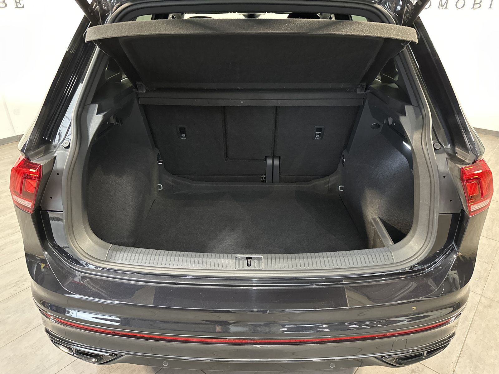 Volkswagen Tiguan 4M R-Line Black NAV+LED+AHK+ACC+VC+19ZOLL