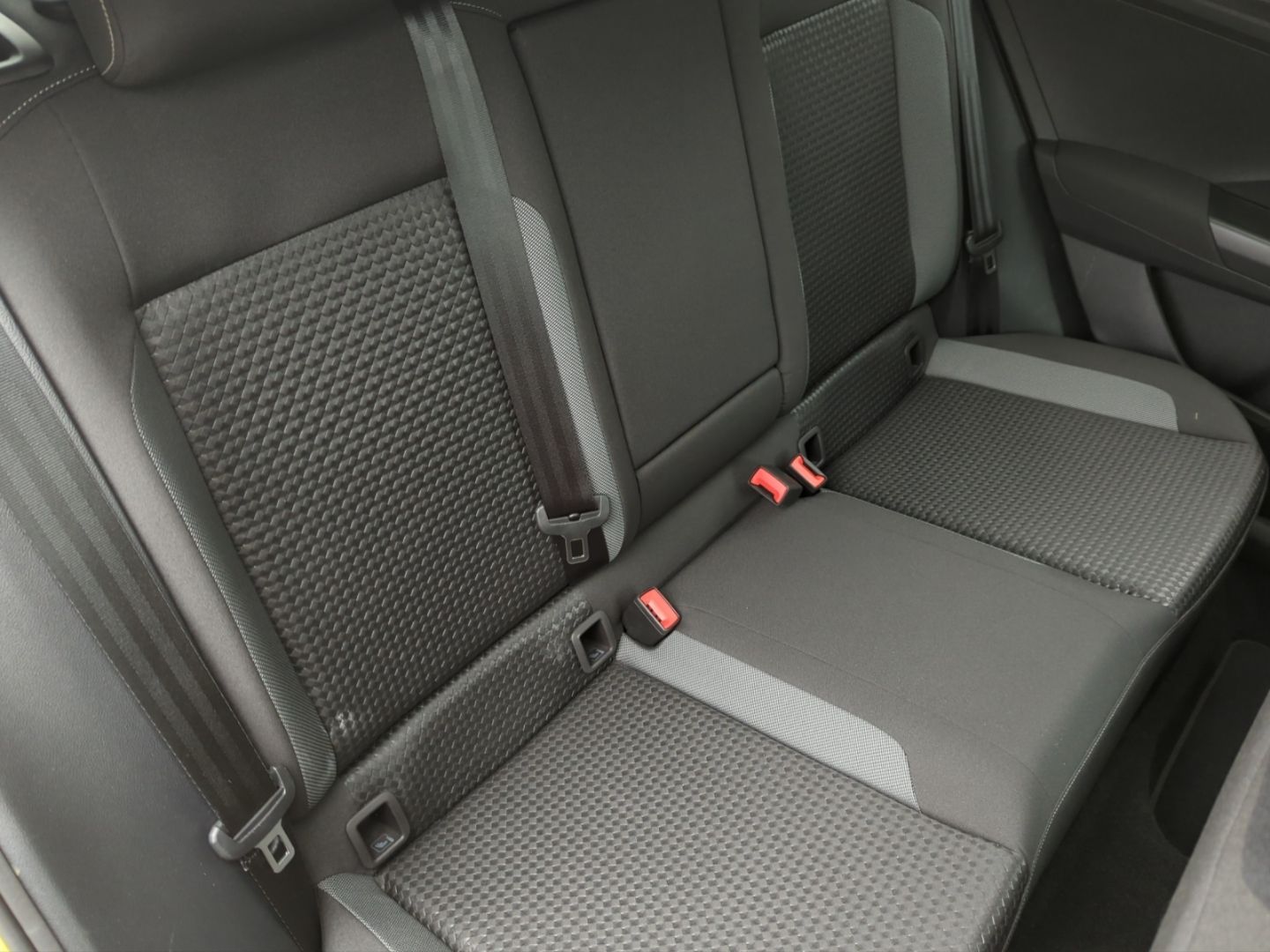 Volkswagen T-Roc Active 1.5 TSI - Samsaru's Car Outlet