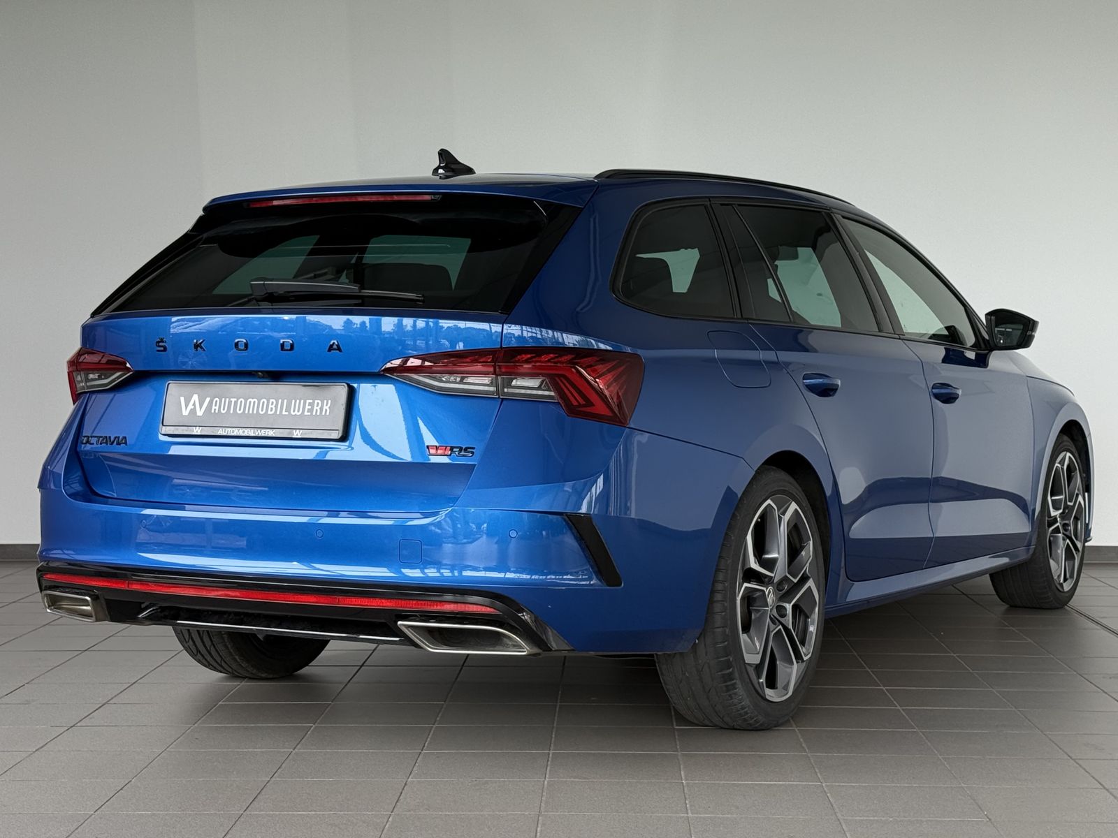 Skoda Octavia Combi RS - Samsaru's Car Outlet