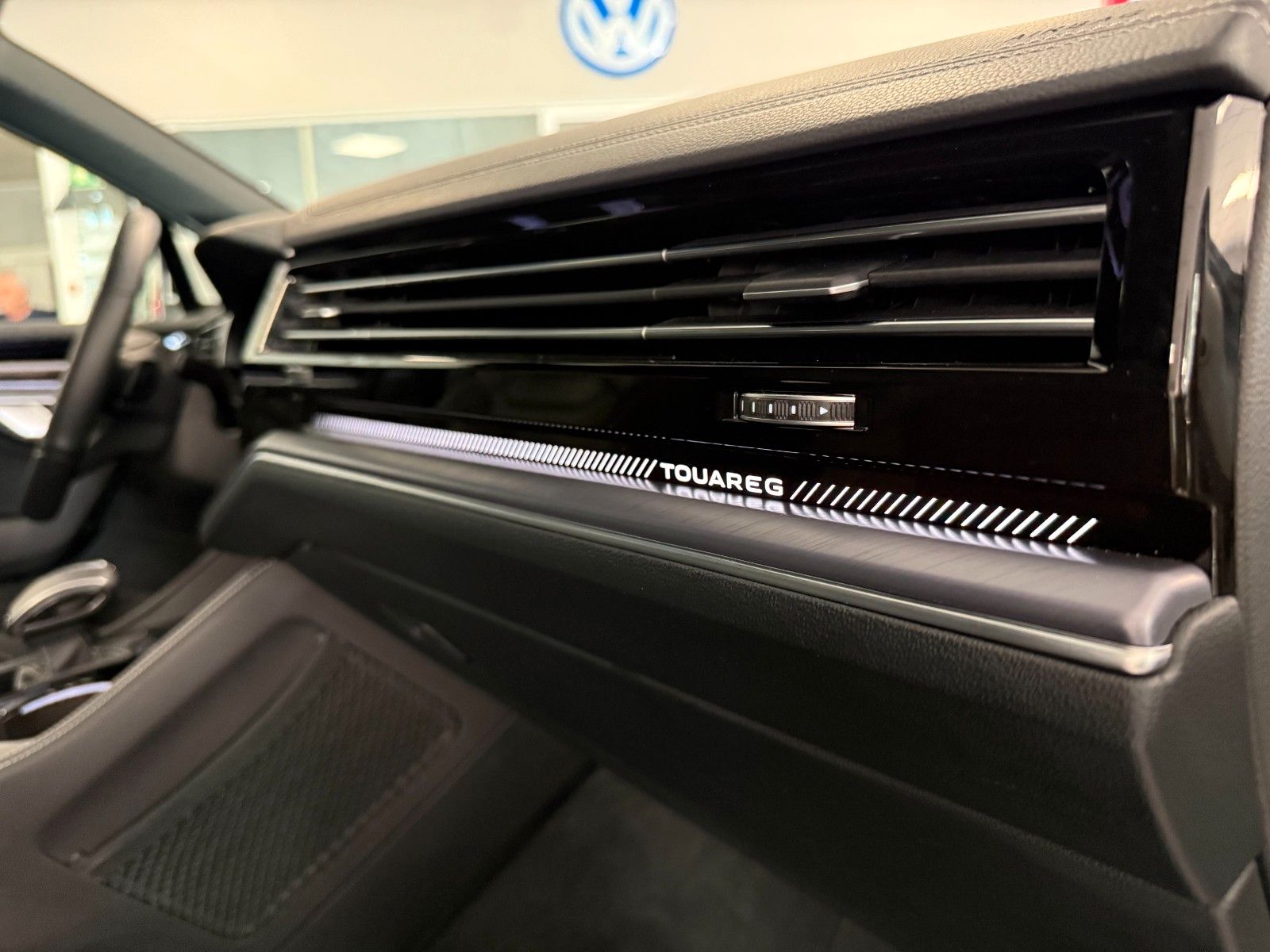 Volkswagen TOUAREG 3.0 V6 TDI R-LINE |NP94,6|PANO|MATRIX|19